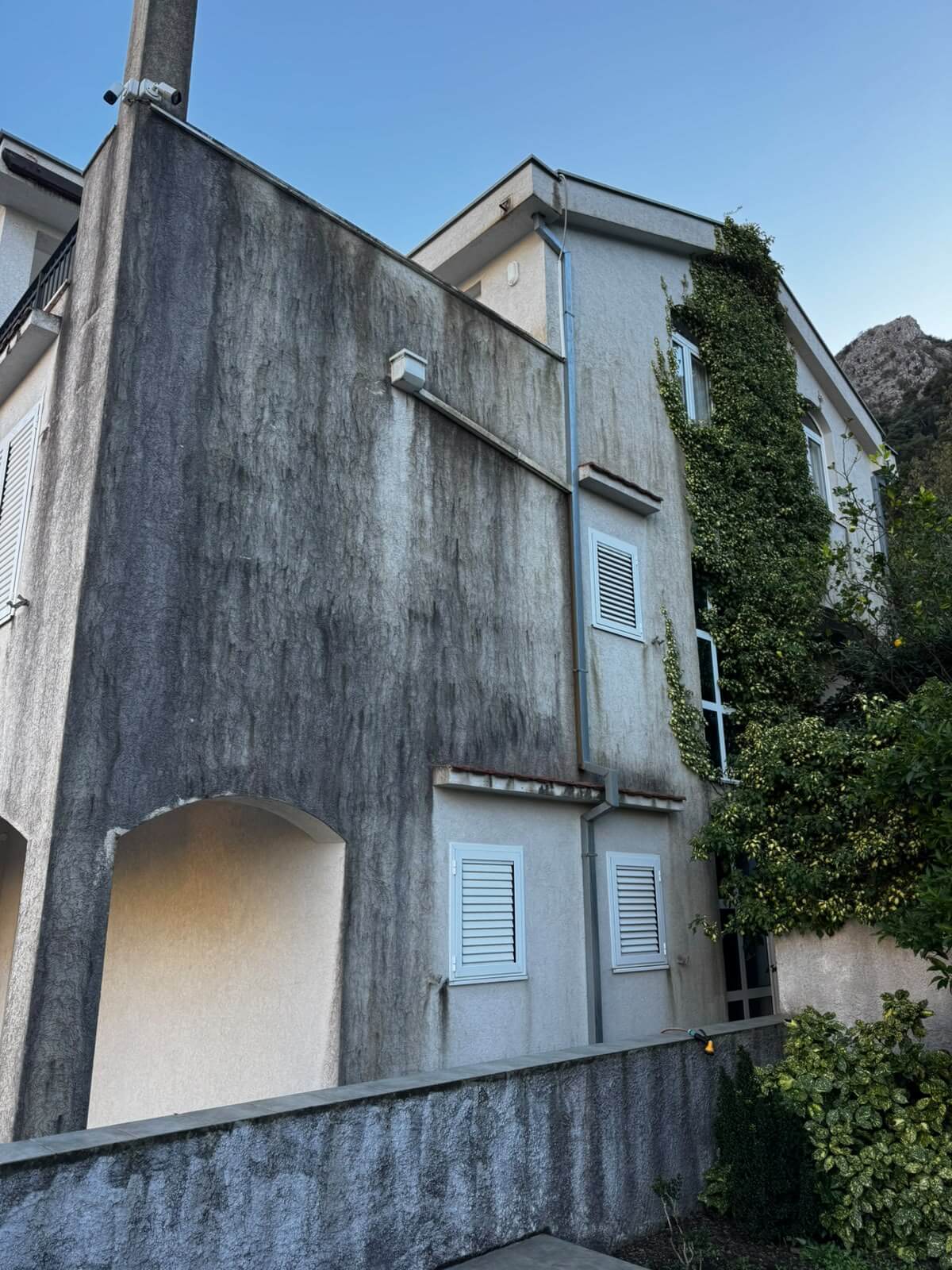 Traum-Villa mit spektakulärem Panoramablick auf die Bucht von Kotor zum Kauf – KoHK02